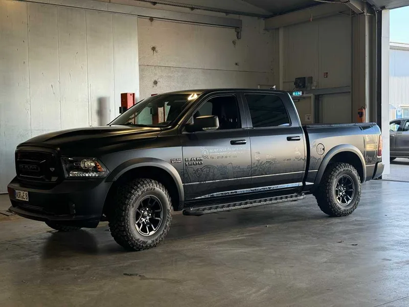 Designfolierung eines RAM 1500 Pickups, Folien Peet Norderney