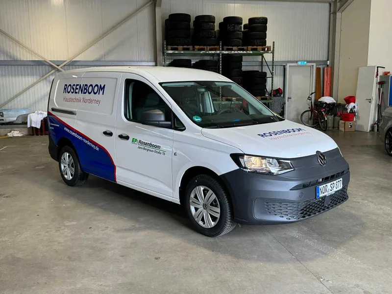 Werbefolierung eines VW Caddy für Rosenboom Haustechnik Norderney